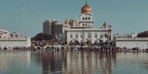 Bangla Sahib Gurudwara Delhi – A Spiritual Haven in the Heart of Delhi