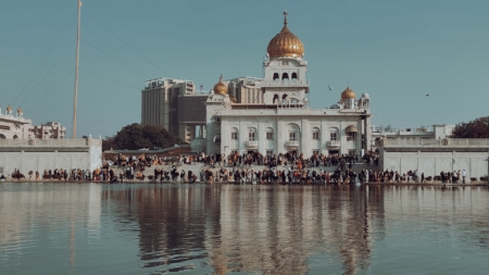 Bangla Sahib Gurudwara Delhi – A Spiritual Haven in the Heart of Delhi