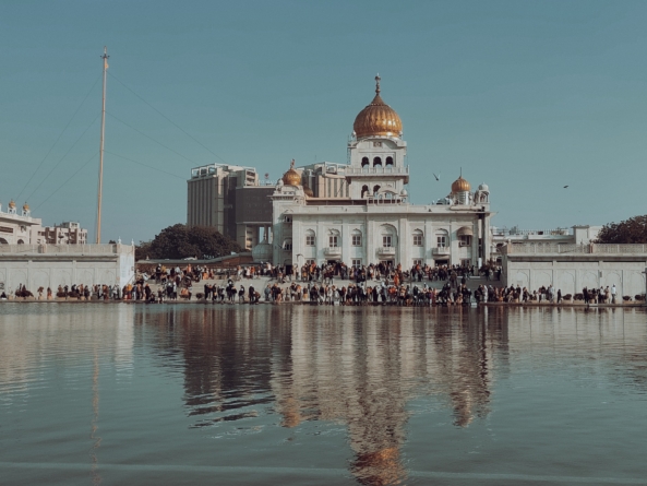 Bangla Sahib Gurudwara Delhi – A Spiritual Haven in the Heart of Delhi